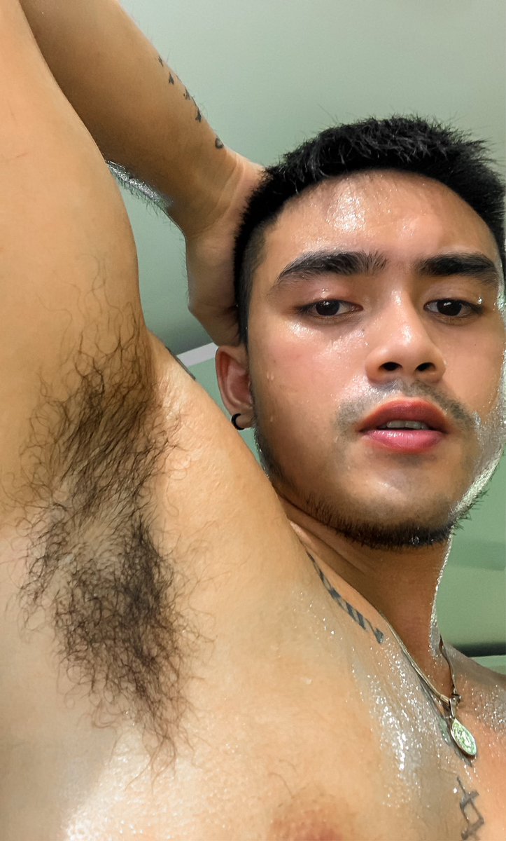 ArmpitLicker_'s tweet photo. Sweaty and Bushy Armpit🔞😈💦

📸: @senyoritoEDS 

🔁 = Lick
❤️ = Sniff

Please follow @ArmpitLicker_2 and @ArmpitLicker3_ for more Armpit Pictures and Videos. https://t.co/TmQia9xUnJ