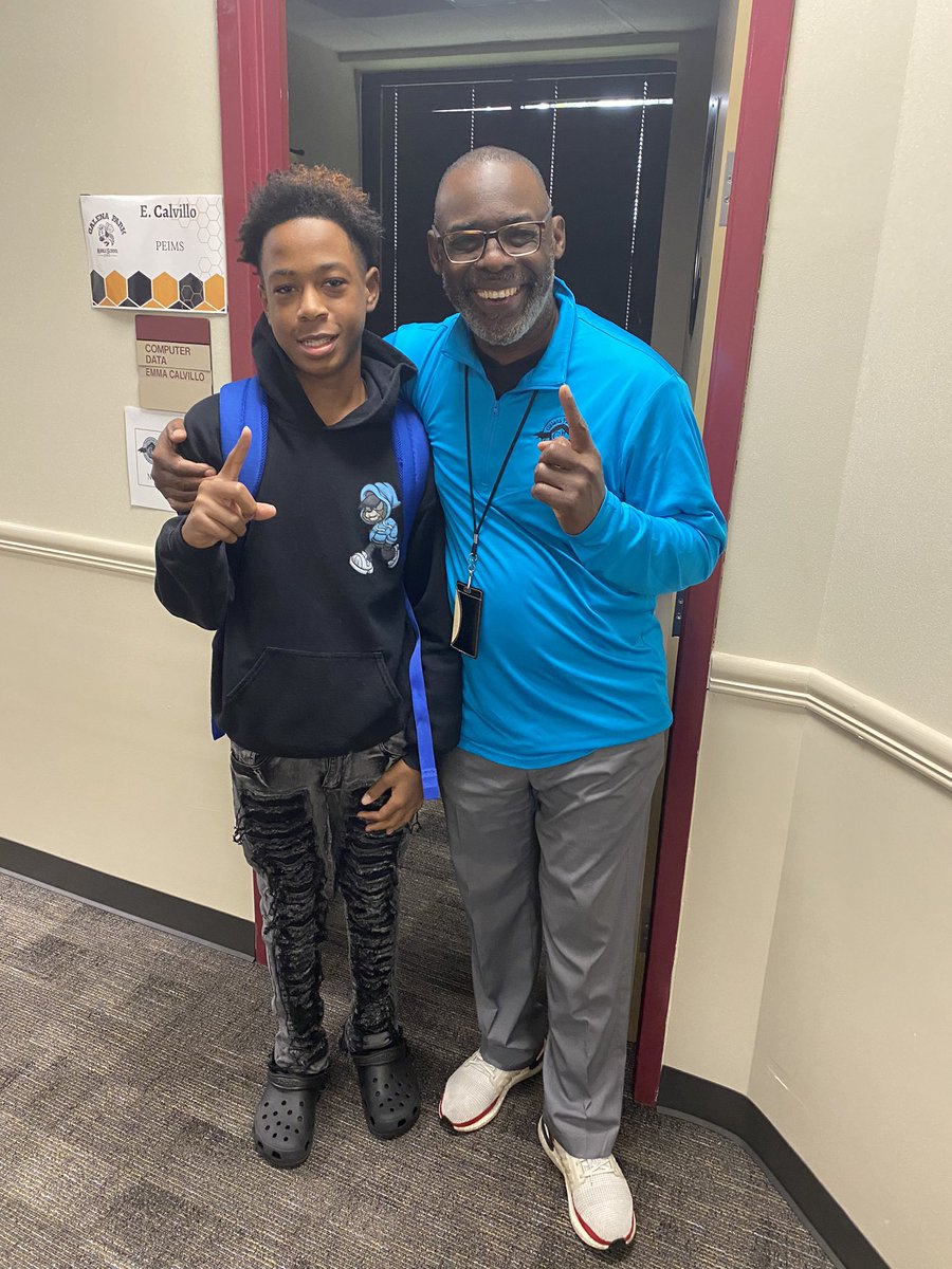 MrWhoopUpOnEm's tweet photo. Dr. Coleman mentoring middle school student. On the road to success!! https://t.co/8YS29X6n3M
