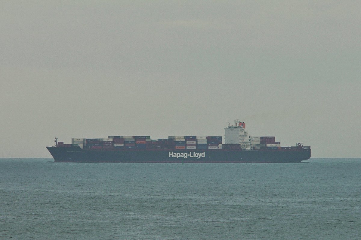 johnmorgan726's tweet photo. The BREMEN EXPRESS, IMO:9343728 en route to Norfolk International Terminal (NIT) Virginia, flying the flag of Liberia π±π·. #HapagLloyd #ContainerShip #BremenExpress #ShipsInPics https://t.co/JdYvHQvrOL