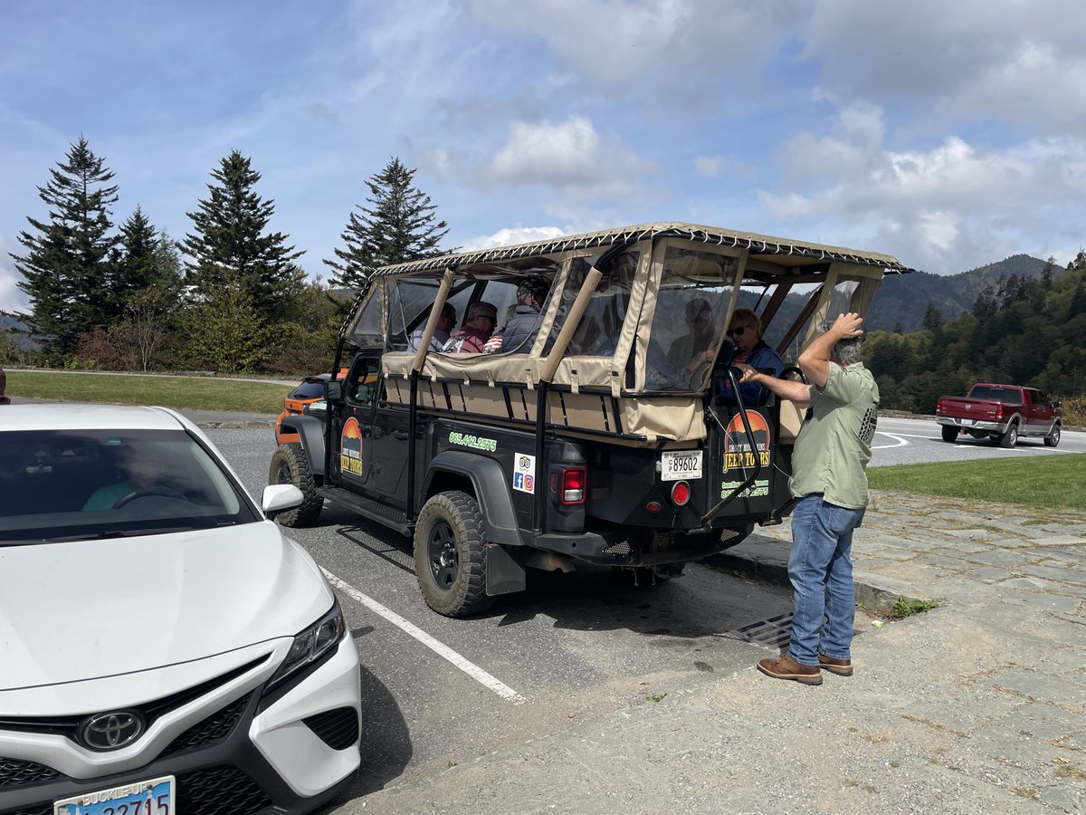LucyRubyLakies's tweet photo. Hey look what I found in the Smoky Mountain National Park @jeep #jeep @JohnsJeepGarage @THEJeepMafia https://t.co/ksoZyvGzkP