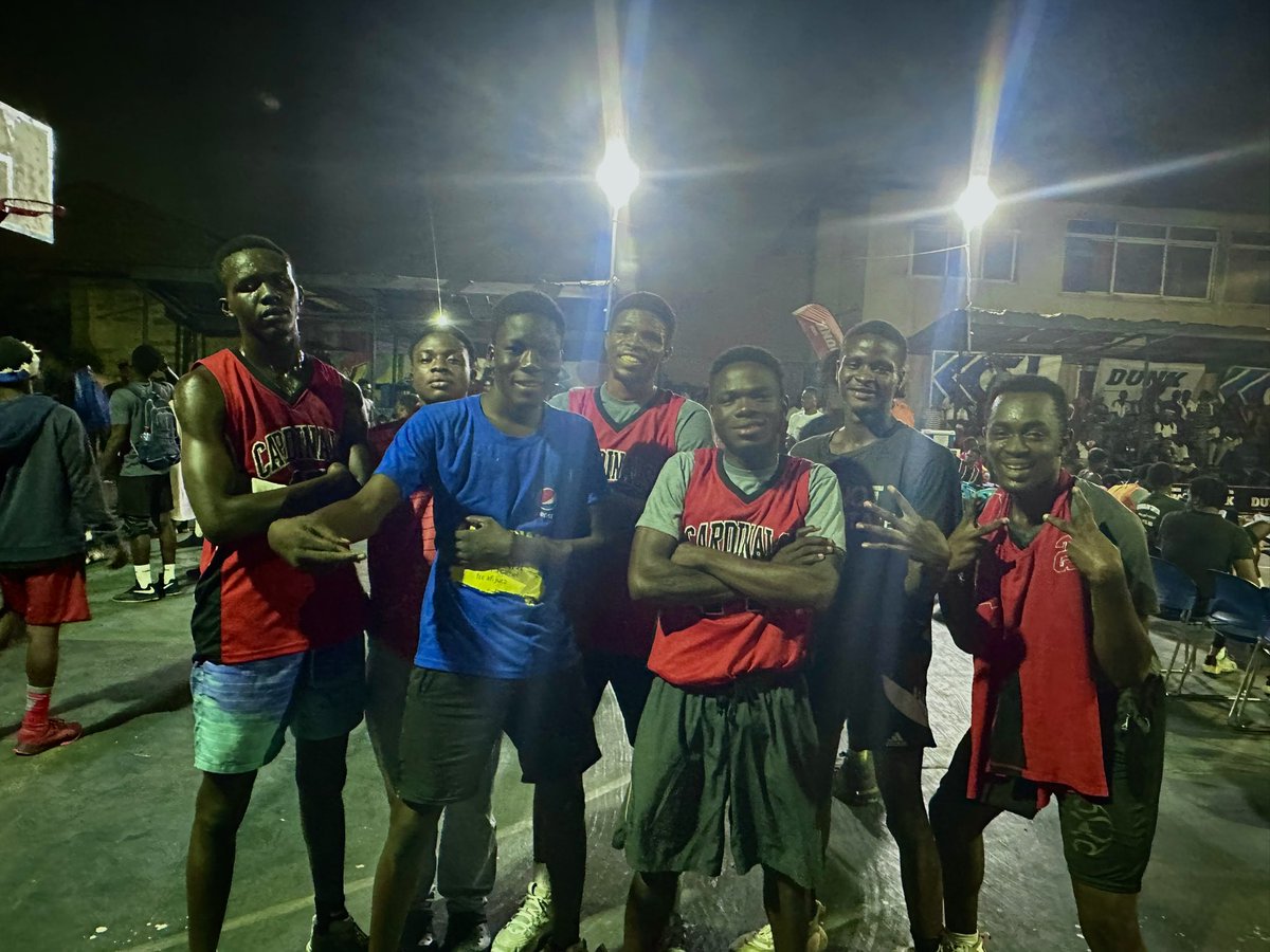 Zomujo_'s tweet photo. 🏀 Throwback to an amazing collaboration with @DUNKGrassroots at their 3x3 basketball tournament! We are grateful for this platform to promote mental well-being through sports. 🧠💪 #MentalHealth #SportsForWellness 🙌🌟 https://t.co/pa5891avbl