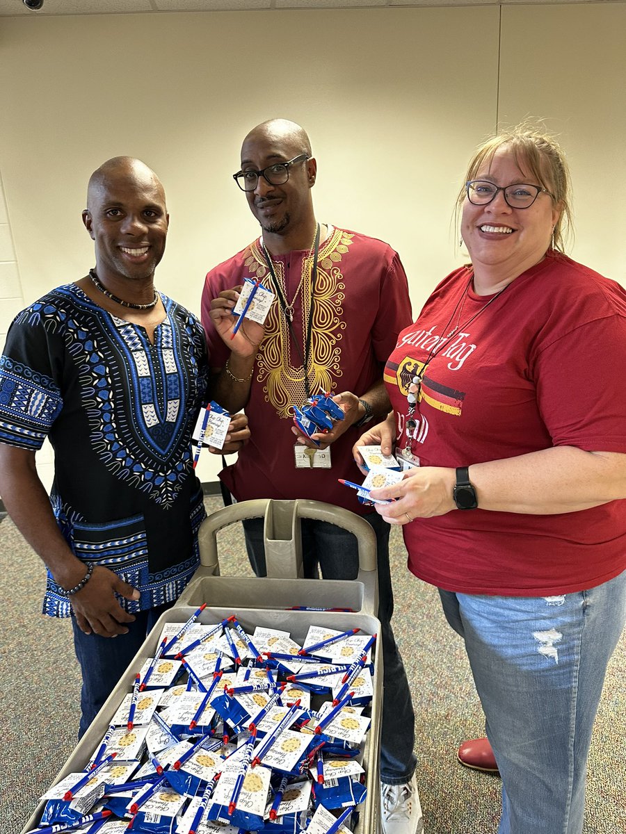 Desiree Rose Lewis tweet media