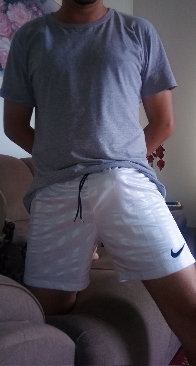 NikeShortsFan01's tweet photo. Marcando a volta aos posts... https://t.co/cswcheneo4