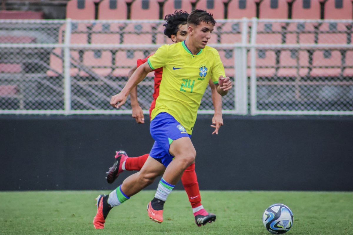 Pedro Cobra, Vitor Gabriel e Iseppe em campo pela Seleção Brasileira sub-17. É o #Galo honrando o nome de Minas!

🏴🏳️ #CriasDoGalo 🤝 <a href="/cbf_futebol/">brasil</a> 🇧🇷

📸: Renan Camargo / CBF