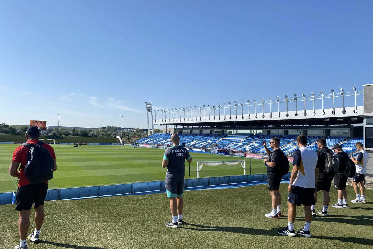 aitorgarciamore's tweet photo. Ha sido un placer volver a ayudar a la @lfeonline en Madrid con Directores de Cantera y Responsables de Desarrollo de Talento del fútbol inglés. 

It has been a pleasure to assist the LFE again in Madrid with Head of Coaches and Talent Development Officers from English football. https://t.co/ju4it1Hd8p