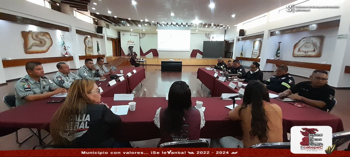 SAEcatepec2025's tweet photo. Esta mañana la Secretaria del H. Ayuntamiento, por instrucciones del alcalde, @FerVilchisMx, se reunió con autoridades federales, estatales y municipales, para llevar a cabo la mesa de paz, donde se abordan temas de seguridad para nuestro #MunicipioConValores. https://t.co/4w8QrgZgQw