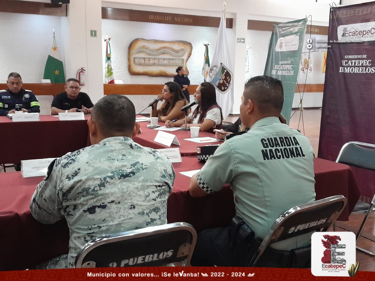 SAEcatepec2025's tweet photo. Esta mañana la Secretaria del H. Ayuntamiento, por instrucciones del alcalde, @FerVilchisMx, se reunió con autoridades federales, estatales y municipales, para llevar a cabo la mesa de paz, donde se abordan temas de seguridad para nuestro #MunicipioConValores. https://t.co/4w8QrgZgQw