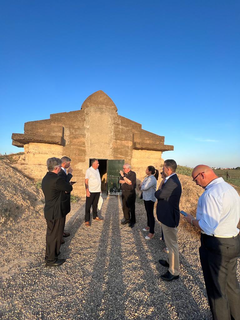 ArzobispoSaiz's tweet photo. Visita a #Valencina de la Concepción: Parroquia de Nuestra Señora de la #Estrella y Consejo Pastoral; Capilla del Cristo de Torrijos y Hermandad; Ayuntamiento y mapping del pueblo; Dolmen de la Pastora, que se remonta a la Edad del Cobre. Del calcolítico a la eternidad https://t.co/wiWmCUjOmF