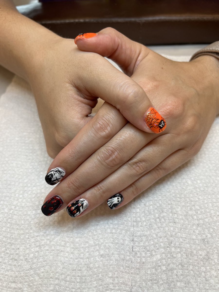 MarcieFeinman's tweet photo. Spooky season is here!! 🎃👻🧙🏻♀️ #handsofasurgeon #nailsofasurgeon https://t.co/b46xrU8t6d