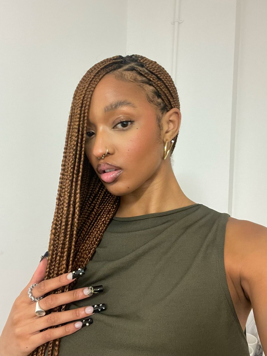 leeestelle_'s tweet photo. god bless my hairdresser &amp; nail tech fr https://t.co/VXRMUlT3zb