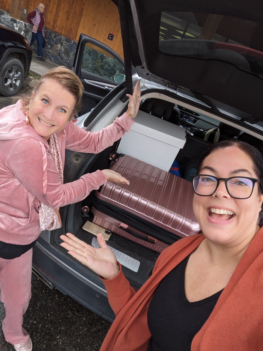 AlisonKulas's tweet photo. Headed to Homer! @wendipqa is an excellent chauffeur for @AK_Echo cake! #weddingweekend https://t.co/eXulGva4F6
