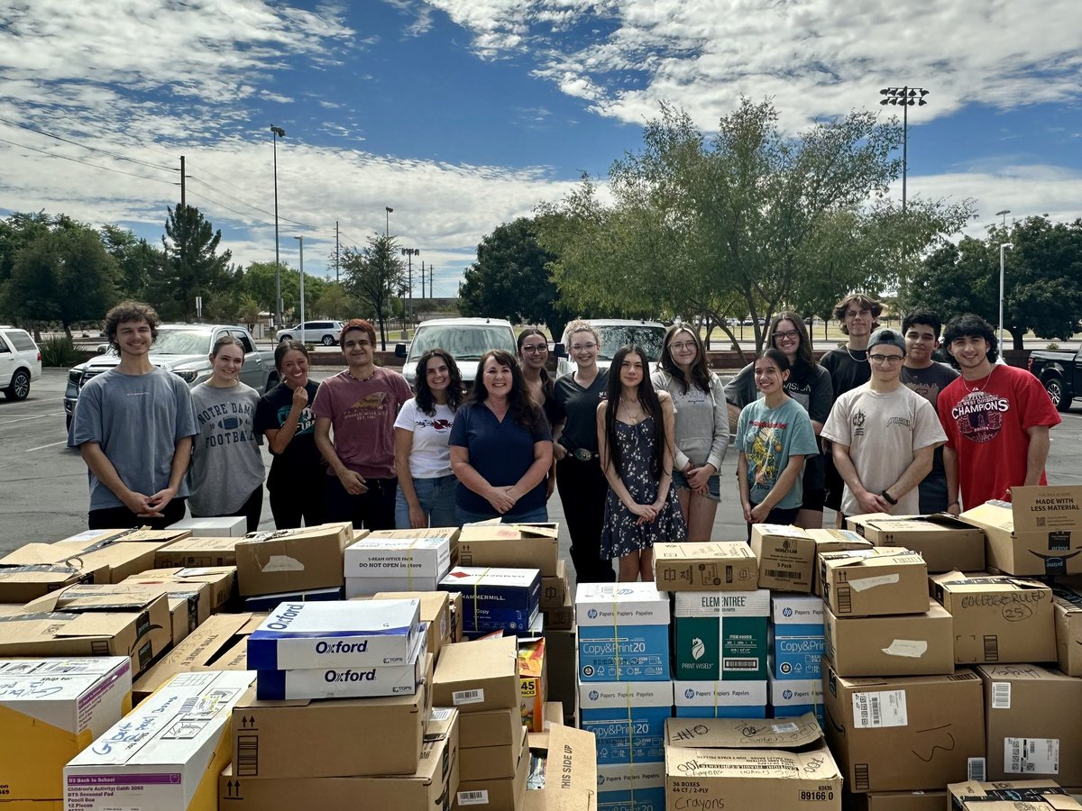 GilbertAZMayor's tweet photo. The final numbers are in…. The Stock the Classroom Drive collected 22,000 school supplies! ✏️📓🖍️

For Our Town Gilbert with the help of many volunteers distributed the supplies to Gilbert Public Schools &amp; Higley School District Superintendents! 🤩

#ConnectingGilbert https://t.co/w11hXpxou6