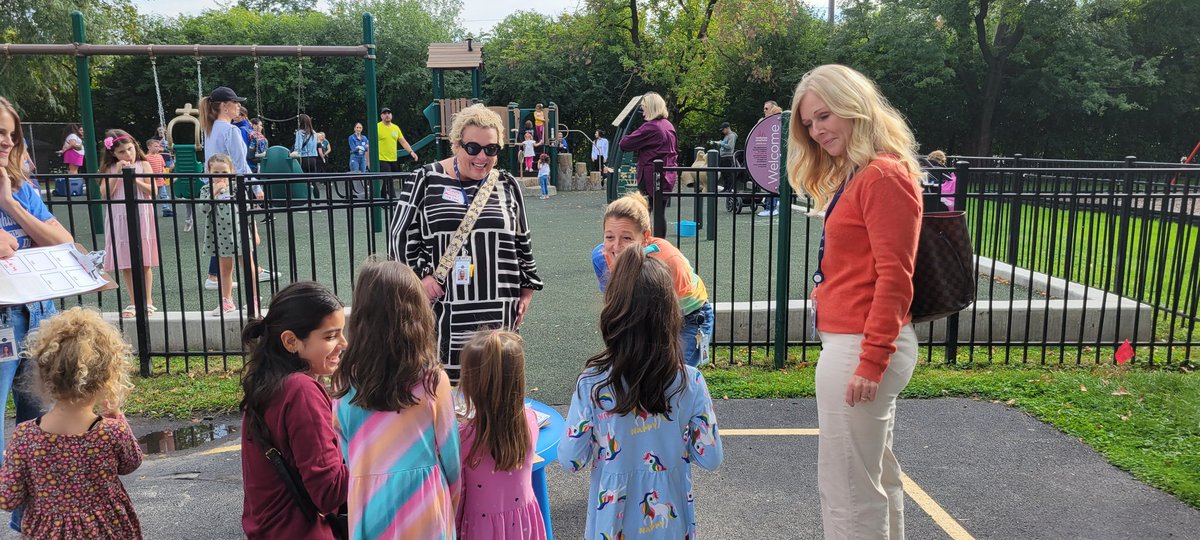 We had a "magical" Popsicles on the Playground event with our <a href="/d181preschool/">D181 Neighborhood Preschool</a> families! Shout out to our preschool staff for coordinating this event and to Dr. Shanahan for our 🦄 guest appearance! <a href="/CCSD181/">School District 181</a> #WeAreOak181