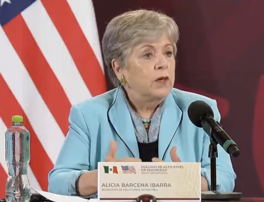 jenarovillamil's tweet photo. #DialogoDeAltoNivel. La canciller mexicana Alicia Bárcena (@aliciabarcena) subraya que México adoptará “acciones muy contundentes” para enfrentar con EU la crisis del fentanilo y de migración. Aclara que “enfrentamos problemas distintos en relación con las adicciones”. En México, el desafío es el consumo de metanfetaminas y en EU el de fentanilo.
Ambos enfrentan el desafío de la llegada ilegal de precursores químicos.