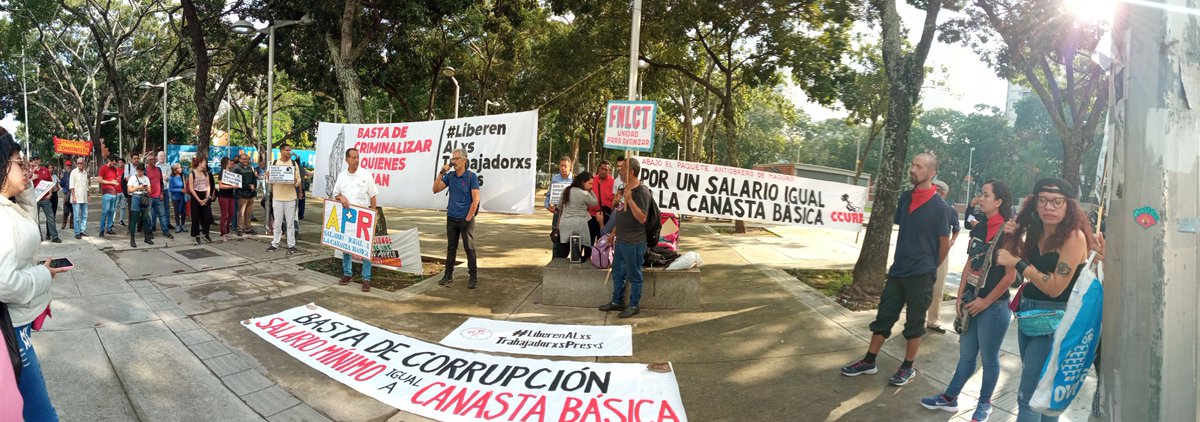 En el marco de la campaña 'Basta de criminalizar a quienes luchan' se llevó a cabo un acto político-cultural frente a la sede de la Fiscalía, para exigir la libertad de trabajadores, luchadores sociales y mujeres, injustamente judicializados.
#LiberenALxsTrabajadorxsPresxs ✊🚩