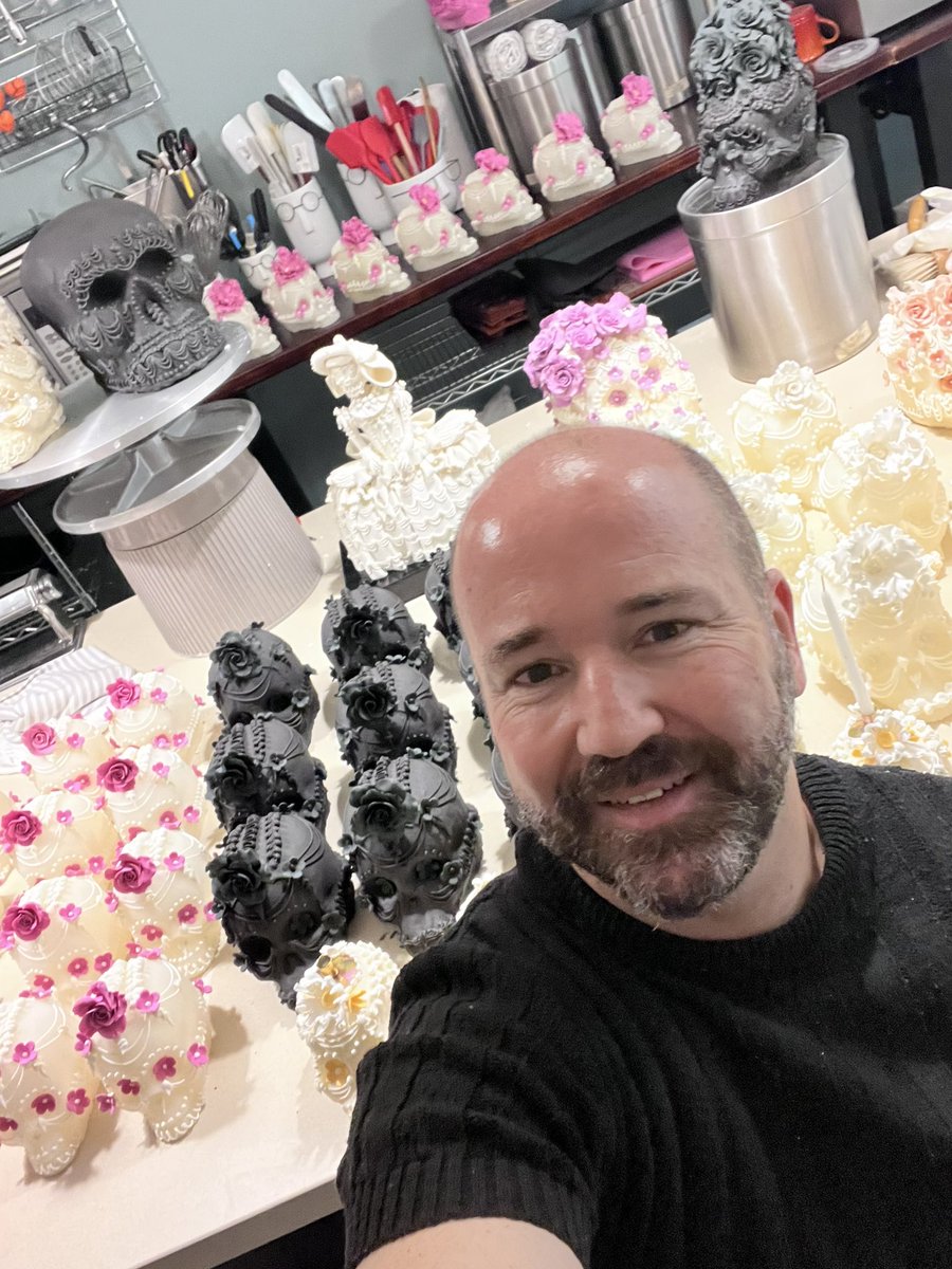 Xoseignacio's tweet photo. Calavera 2023 .... #calavera #calaveradeazucar #mexico #sugarskull #sugarart #purogustomx #reposteandoconxose #diademuertos #art #reposteria #skullart #repostero #cocinando #pastelero #guapo #handsome #mexico https://t.co/N5FaDl0hXm