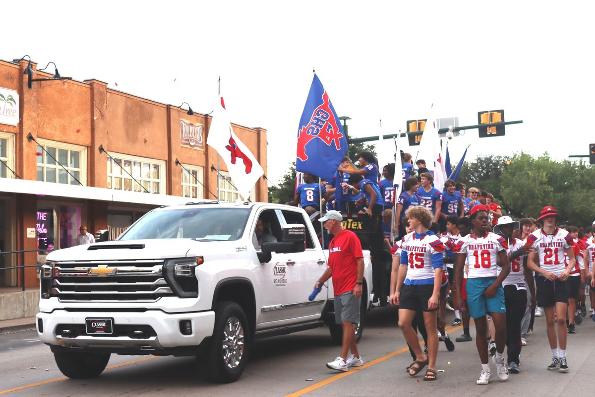 Thank you @classic_chevy for providing the truck to power @GHSMustangsFB #Team104 in yesterday’s homecoming parade!
#RahrahrahMustangsFight