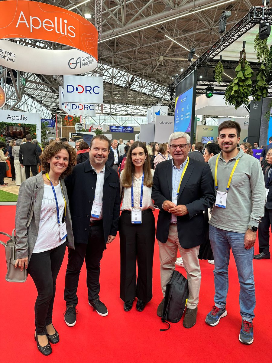 DrAlfredoAdan's tweet photo. En Amsterdam en Congreso de @EURETINA. Equipo @hospitalclinic @lenagiralt @mark_firock https://t.co/vfALbd3vT6