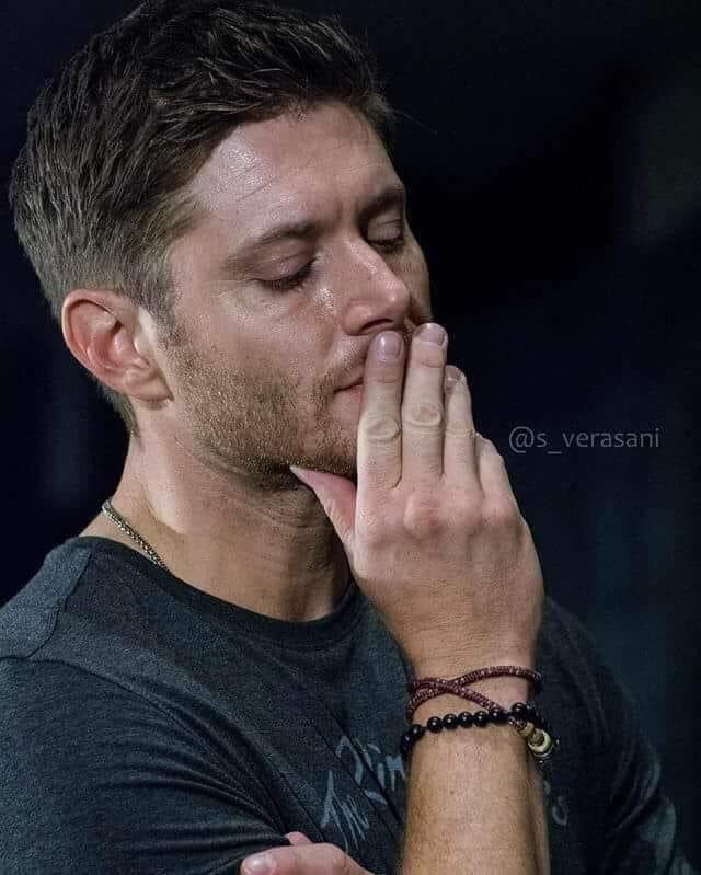 أنتِ 
ك قطعة زجاج تعمقت بداخلي 
بقاؤها قاتل 
وإخراجكِ  مستحيل

   #تصبحون_على_خير