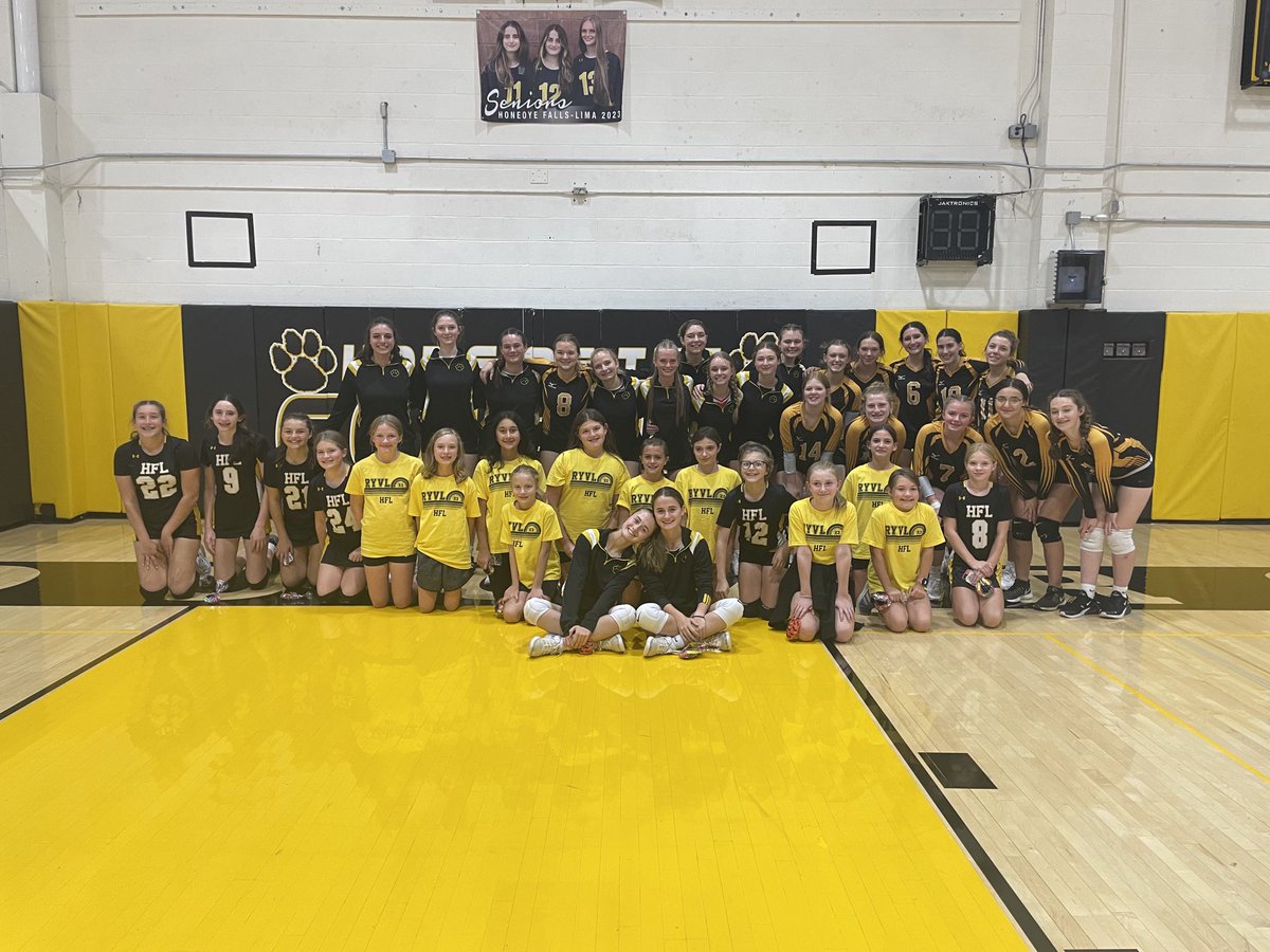 HFLCSDAthletics's tweet photo. It’s youth appreciation night as ⁦@HflVolleyball⁩ hosts ⁦@BCSD_BlueDevils⁩ ! https://t.co/yFvfvLUXiP