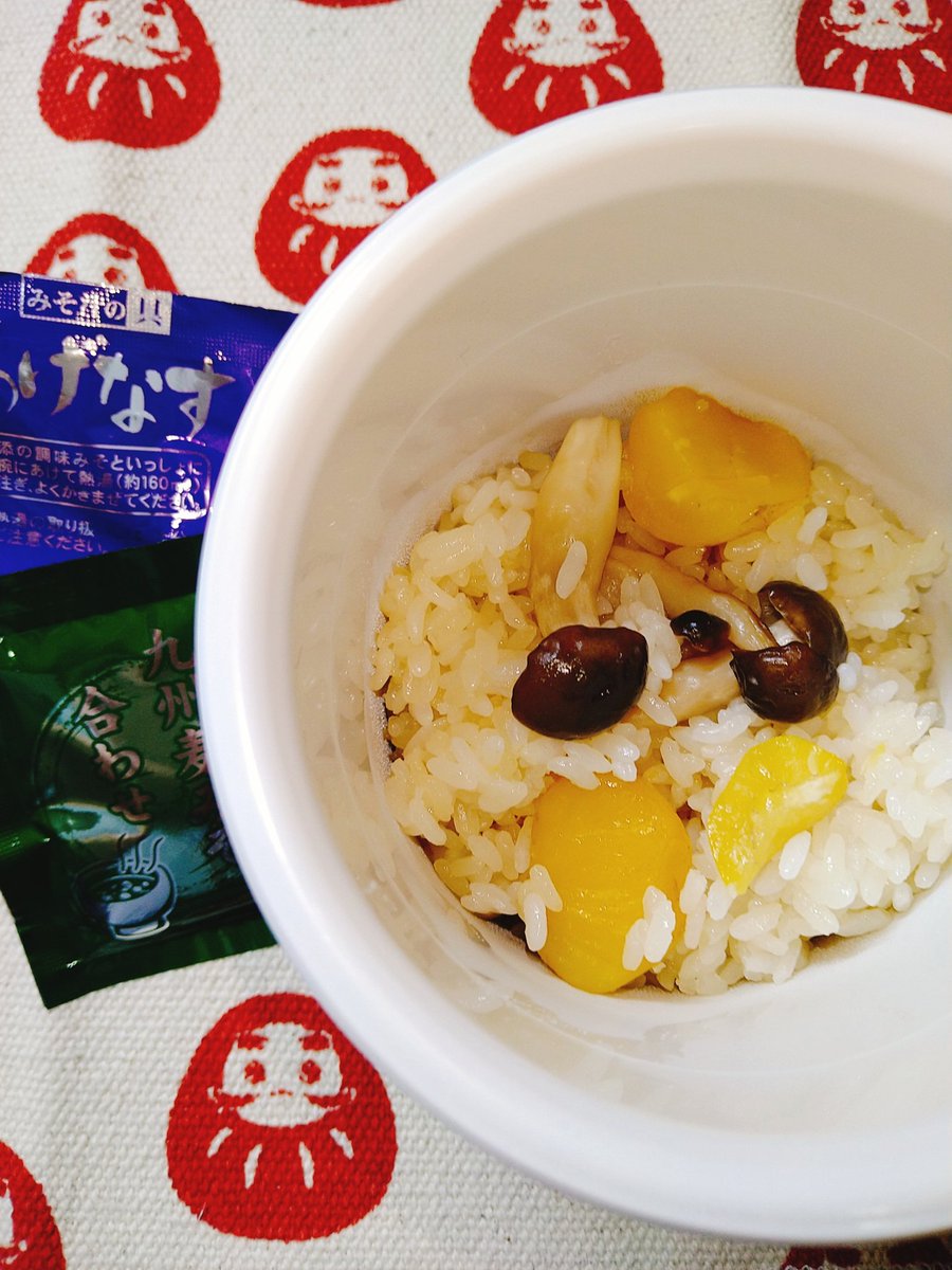 umepikarin's tweet photo. 10月6日(金)
・栗ご飯
・お味噌汁(スープジャー)

おはようございます😌
先週の金曜に続き、キッチンカーの日なので足りない分のご飯＆お味噌汁です😁
新メニューの麻婆丼と唐揚げ(おかずだけ)と栗ご飯を食べるそうです😂

今週もお疲れ様でした✨

#お弁当 #お弁当記録 #高校生男子弁当 https://t.co/RVqfcdbagO