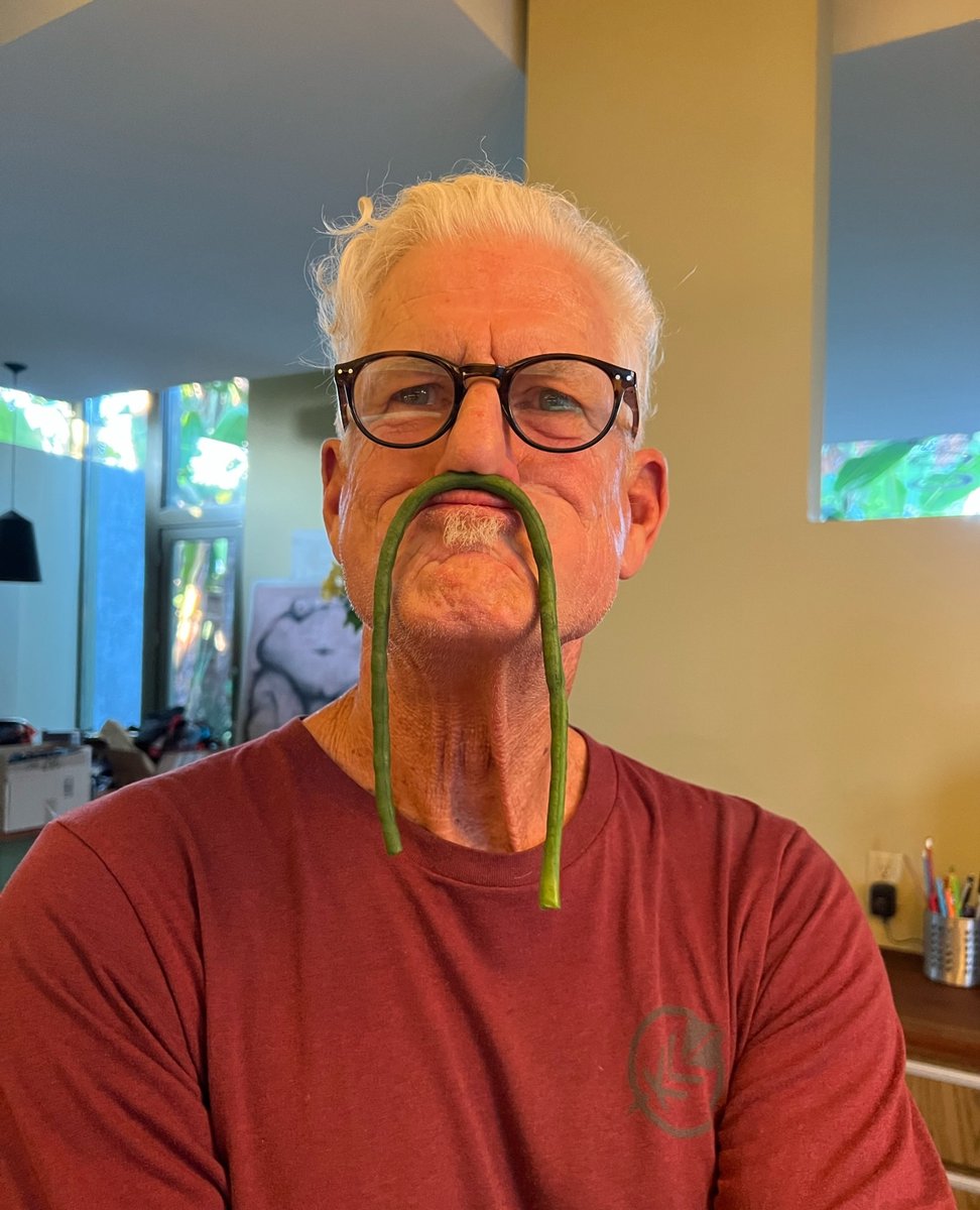 MarySueMilliken's tweet photo. Chinese long beans from my dear neighbor, Harriet! And silly Josh bean brain 😜 #longbeans #beanbrain #josh #chineselongbeans #bestneighbor #farmersmakegoodneighbors https://t.co/evraQxgSrx