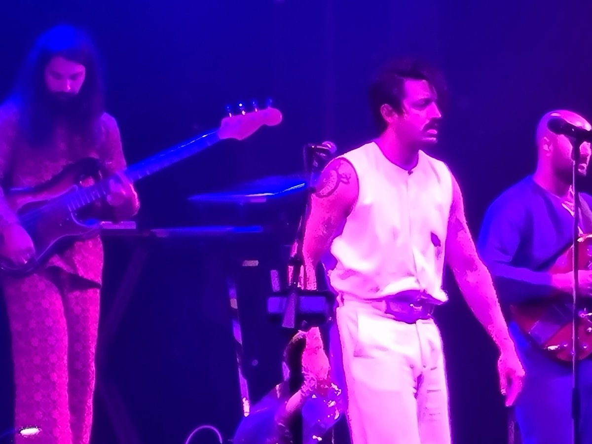 MikePatersonFX's tweet photo. What a top night @electricbrixton watching the amazing force of nature that is Sam Duckworth aka @forgetcape ahead of the wonderfully eclectic sounds of @youngthegiant.If there was a better show in town tonight I'd be very surprised.Simply stunning.#livemusic  #SheerClass https://t.co/5g3Bqeossz