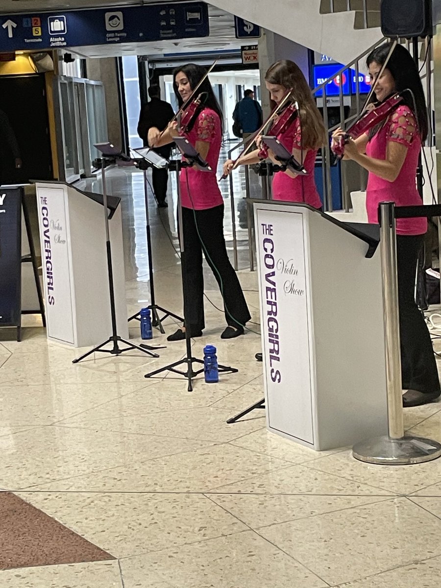 mrsmeitz's tweet photo. Music at airport today was a nice welcome back to the Midwest! #somuchtalent https://t.co/UemBgU7BoU