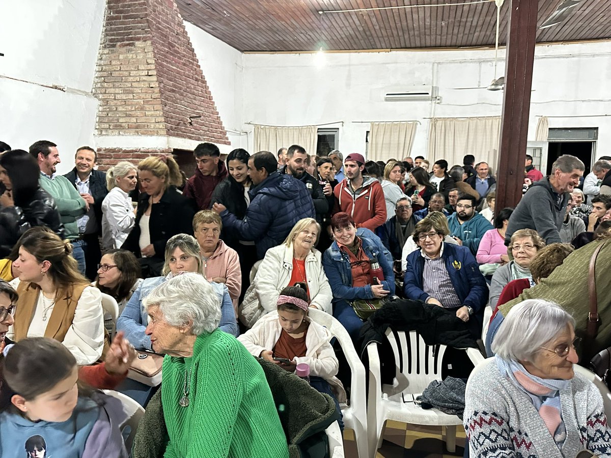 Con el local de la Asociación de Pasivos de Cardal repleta nos preparamos para un nuevo Plenario