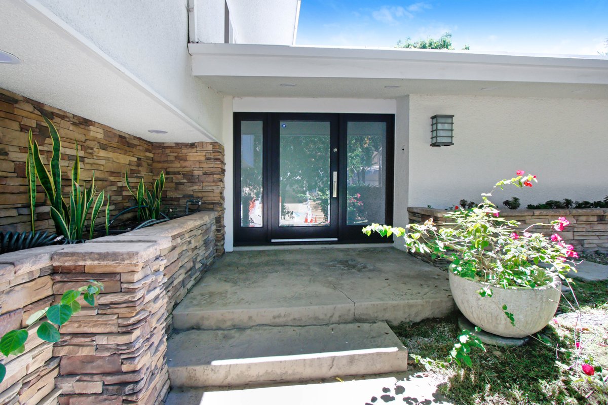 KusmantoTeam's tweet photo. 📷HOUSE FOR RENT!!! 📷 Listed $10,000 at 2280 San Ysidro Drive, Beverly Hills, CA 90210
3 Beds - 3 Baths - Sqft 2,439 | Lotsize – 15,520
https://t.co/HPU8XO80PA https://t.co/HeTQd2bUrG