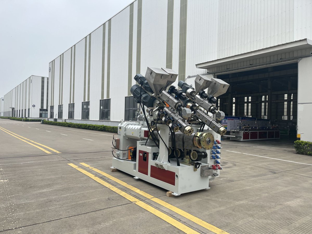 JwellMegan's tweet image. Jwell #WPC #WPCdecking #WPCfloordecking #floordecking extrusion line 3rd generation co-extruders.