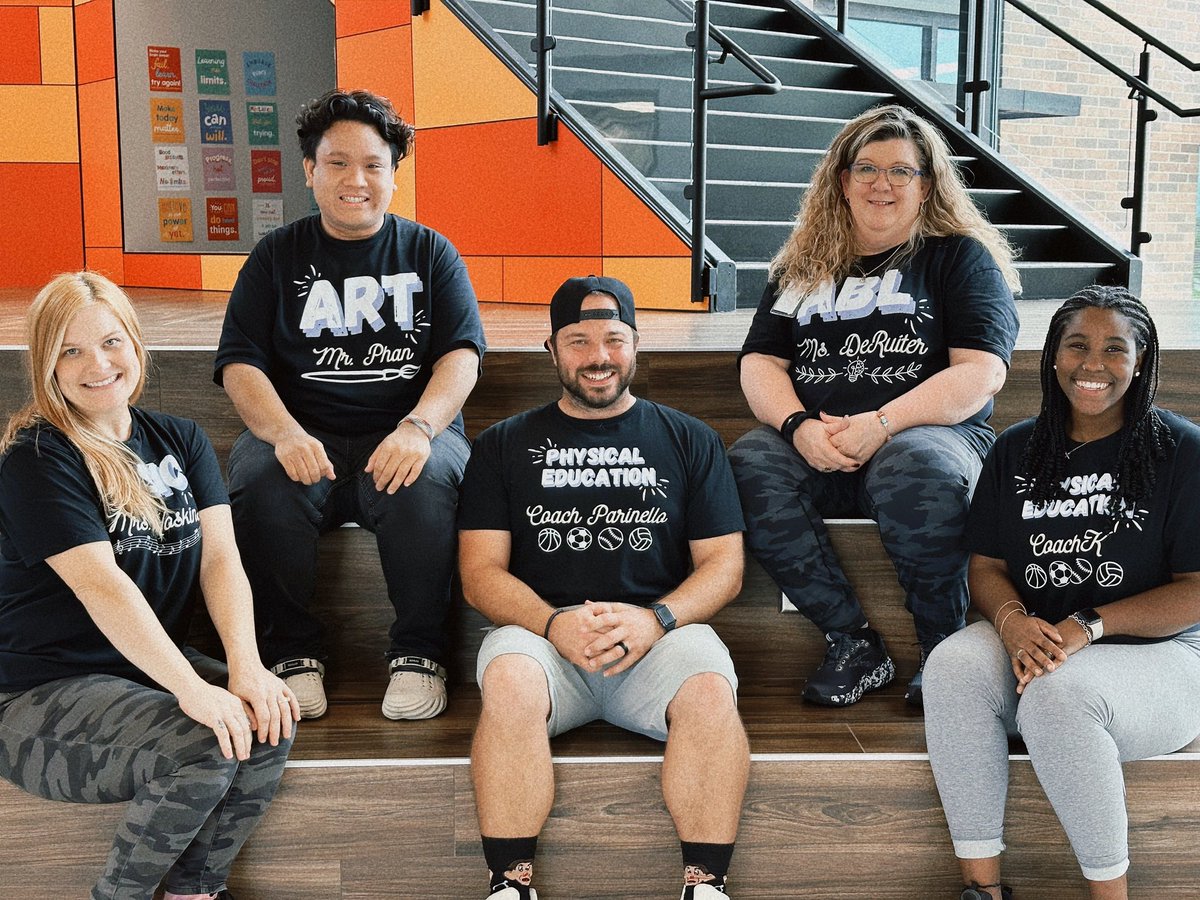 JustinPhanCFISD's tweet image. I present to you, the Large Group of @BrosnahanES ! We teach these Broncos Art, ABL, P.E., Music, how to express their creativity, shoot a hoop, sing in a choir, social skills and so much more! #BroncoTough 🧡💙🐴