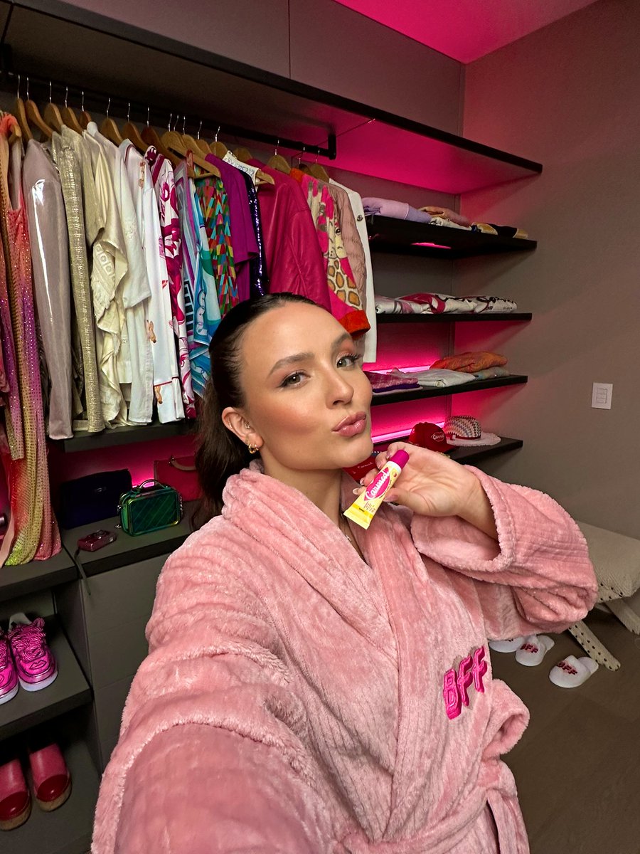 larimanoela's tweet photo. Lábios hidratados e protegidos com o novo Carmed BFF Beijinho, e eu como embaixadora 💖 Quem amou? @Cimedremedios https://t.co/Q5WNBKUjdW