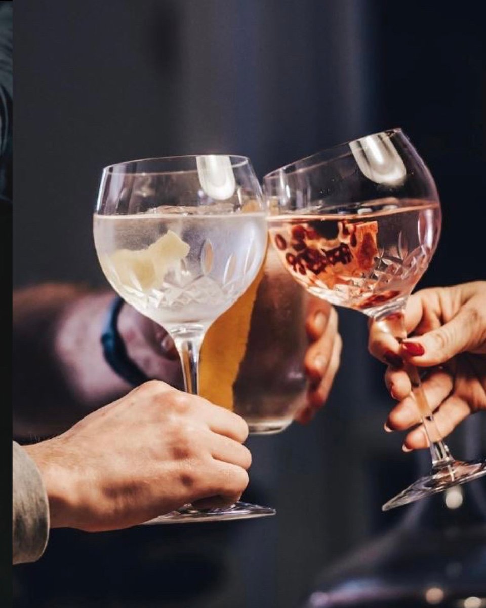 Take a moment to experience the essence of Norway with Bareksten's double-gold medal-winning Botanical Gin 🏔️ Journey through organic flavours inspired by Norway's mighty scenic landscapes. Masterfully crafted by the highly-distinguished Distiller, Stig Bareksten.