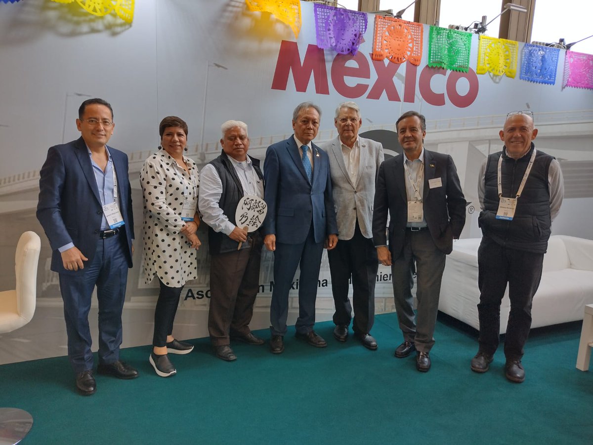SCALA_SA_de_CV's tweet photo. ¡Estamos en Praga, República Checa! 👏🏻📍
Nuestro especialista en Puentes, el Ing. Noé Xochicale, se encuentra en el XXVII° Congreso Mundial de la Carretera organizado por la Asociación Mundial de Carreteras (PIARC). 
#CongresoMundialdeCarreteras2023 #PIARCPraga #ExpertosenPuentes https://t.co/t02J9EXLzi