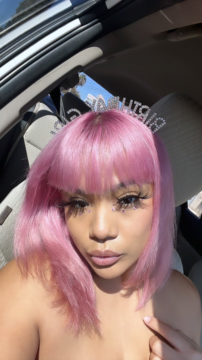 bbgrlsui's tweet photo. 24 is looking GOOD #LibraGang https://t.co/T4JVciuQjm