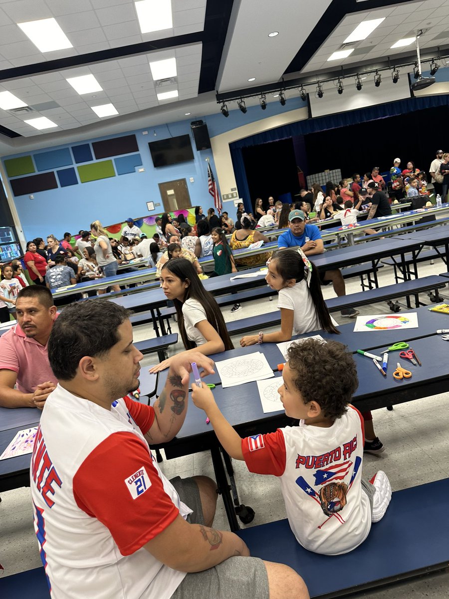EsolVolusia's tweet photo. What an amazing turnout @GeorgeMarksVCS for their #HispanicHeritage celebration! More pics coming up! #ESOLVCS https://t.co/VJytT05kiP