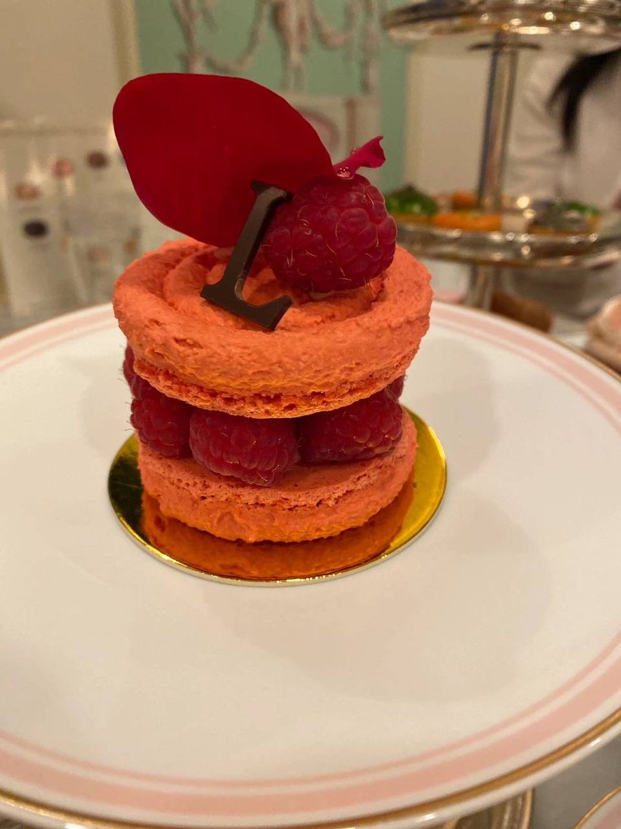 _oMonica_'s tweet photo. Delicate pastries, fragrant teas, and a touch of French elegance. Laduree offers the perfect afternoon tea experience for those seeking a slice of Paris in Vancouver. 🍰🌹 https://t.co/IXvkZwsx87