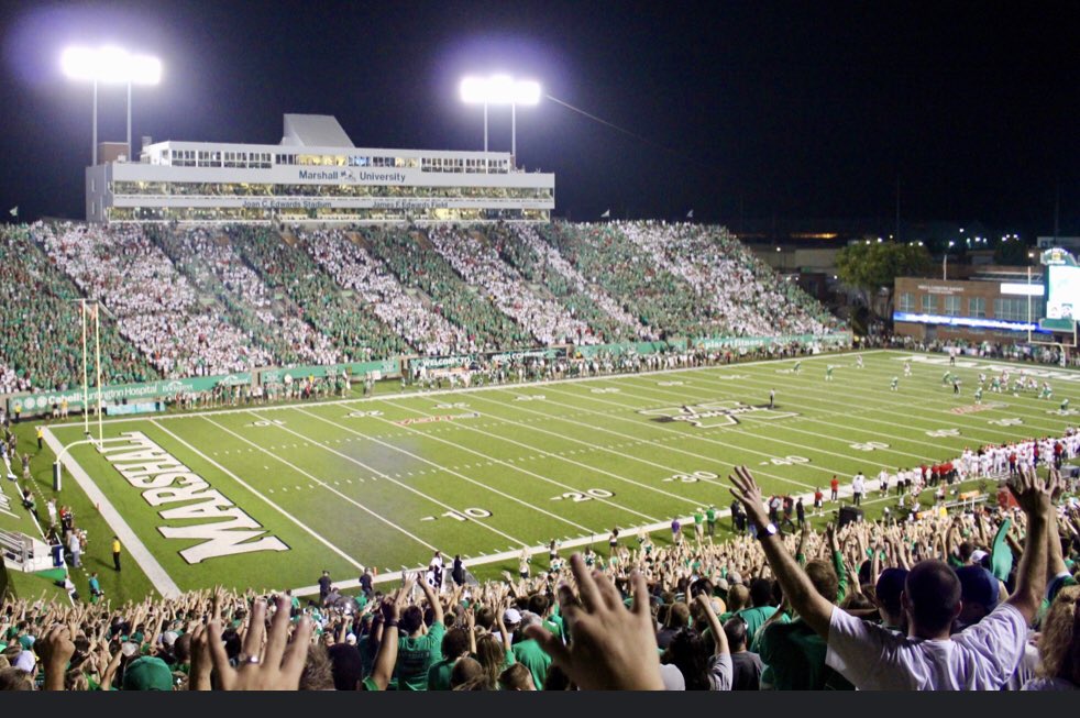 hurley3_'s tweet photo. Blessed to receive an offer from the university of Marshall #goherd💚 @coach_tblack @Co_Jackson21 @lynarise @baldhead_bully https://t.co/bGgYrLRezk