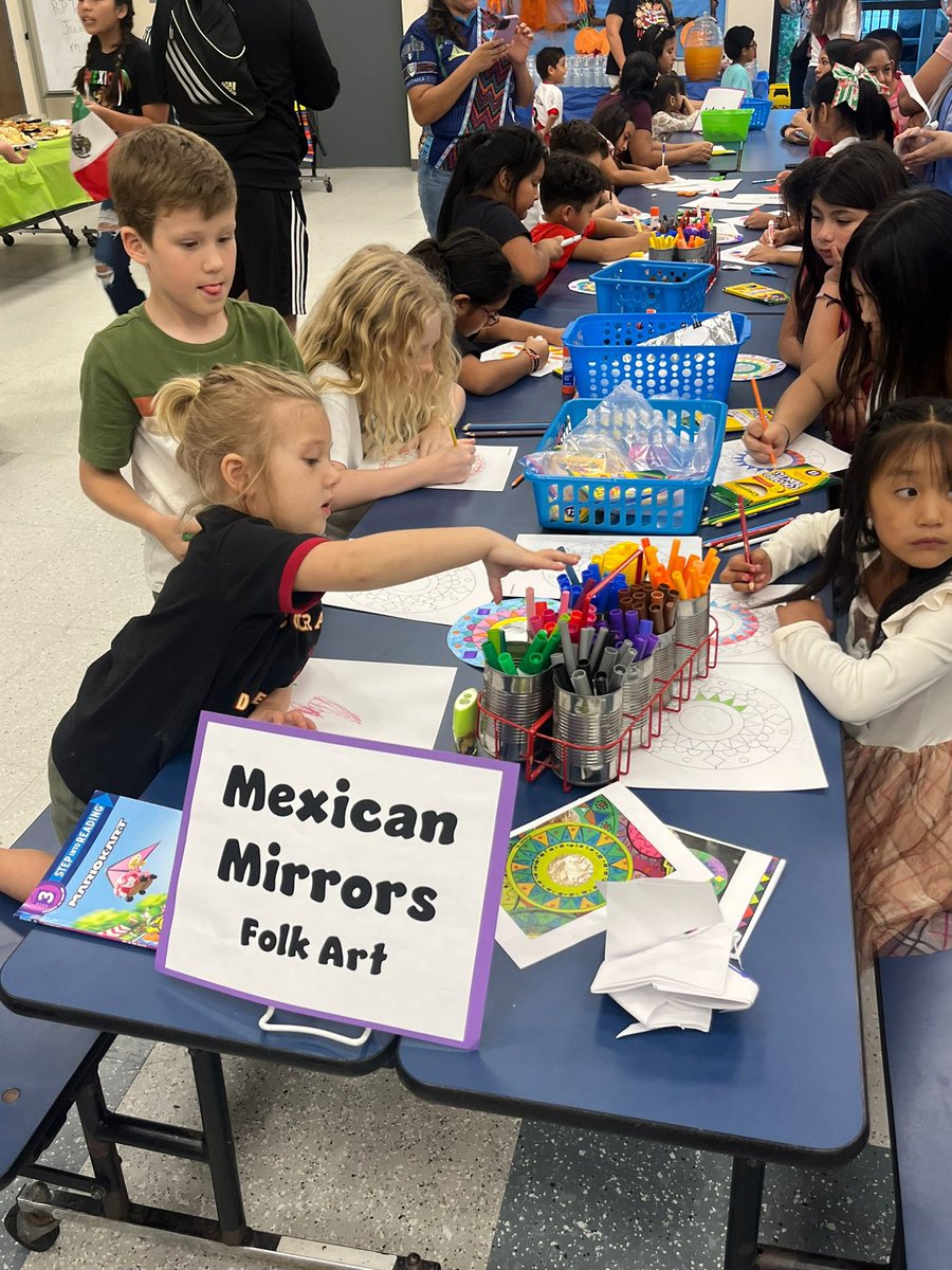 EsolVolusia's tweet photo. So many activities to choose from @GeorgeMarksVCS !! ¡Que viva el mes de la herencia hispana! #ESOLVCS #HispanicHeritageMonth https://t.co/ZpljWnbXL2