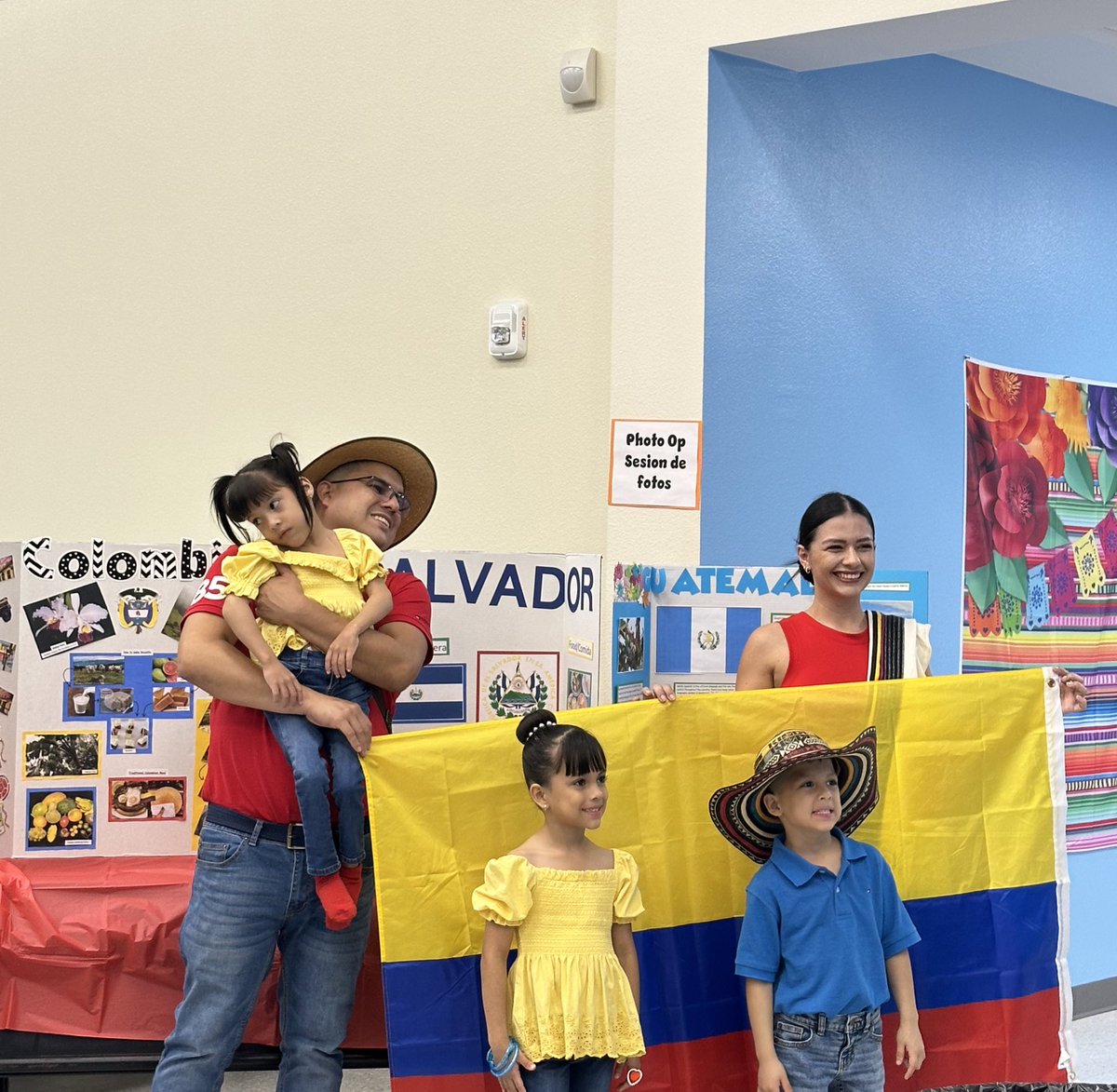 EsolVolusia's tweet photo. So many activities to choose from @GeorgeMarksVCS !! ¡Que viva el mes de la herencia hispana! #ESOLVCS #HispanicHeritageMonth https://t.co/ZpljWnbXL2