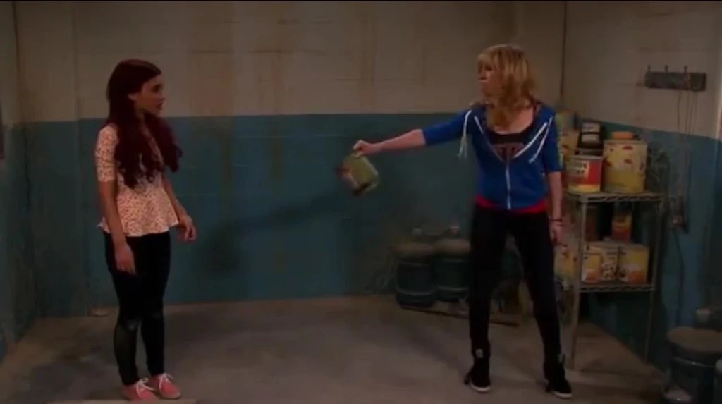 Amyfolk8's tweet image. 10 years ago today cat from Sam &amp;amp; cat had to to do a project about what life was like as a teenager 10 years ago.

Season 1 episode 13 - #Secretsafe