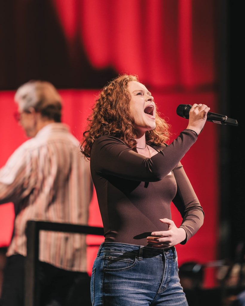 NACOrchCNA's tweet photo. Opera singers: “Sing? In rehearsal? I need to save my voice!”

#Broadway singers in rehearsal: https://t.co/WrHpN1E7YD
