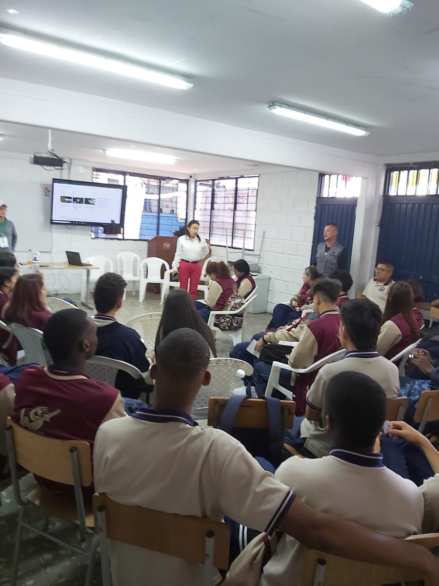 MintrabajoCol's tweet photo. El @Mintrabajo refuerza sus acciones en la prevención de la Explotación Sexual Comercial de Niñas, Niños y Adolescentes y el Trabajo Protegido. Hoy sensibilizamos desde el Colegio I.E. El Dorado de la ciudad de Pereira.

🧵⬇️ https://t.co/uFbZeZf02R
