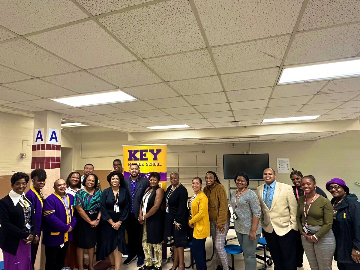 Key Middle School welcomes Mrs. Mosley! Mrs. Mosley believes in working with teachers, students and parents to ensure a positive outcome! 💛💜💛💜

#WeAreKey #WeGotTheKey #KeyCougars #KMS #KeyMiddleSchool #HISD