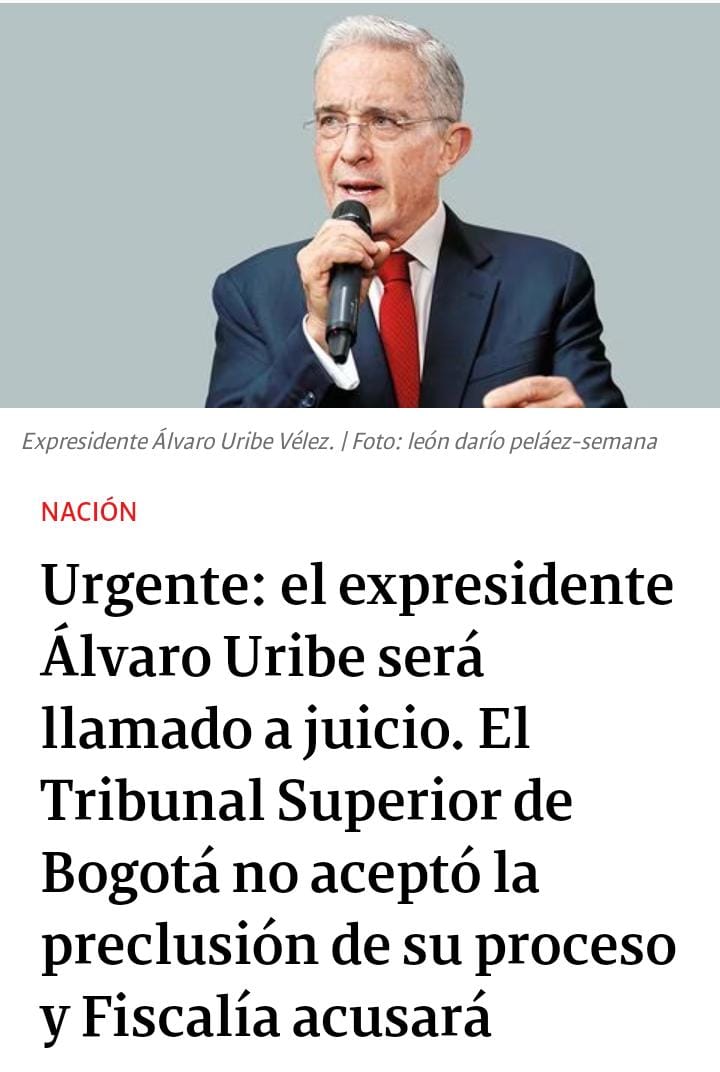 AlejoToroAnt's tweet photo. Uribe a juicio. Es la 1ra vez que un expresidente llega a estas instancias judiciales, Ni todo su descomunal poderío pudo precluir el proceso. Cómo serán de contundentes las pruebas que no pudo restarles gravedad ni mucho menos ocultarlas. No sobra recordar que en este caso hay abogados presos y sancionados, testigos amenazados y otros asesinados, jueces perseguidos, testigos comprados. Todo un guion de cine policiaco y novela negra mezclado con realismo mágico garciamarquiano.
Felicitaciones al compañero @IvanCepedaCast por una década de resistencia y valentía en este proceso de interés nacional e internacional. Si Uribe es condenado, será apenas una gota de justicia en el mar de impunidad que es su vida pública, pero algo es mejor que nada. Como Al Capone, será juzgado por el menor de sus delitos, aún faltan por resolverse las graves acusaciones por masacres, paramilitarismo, narcotráfico, genocidio, desaparición forzada, desplazamiento forzado, conformación de grupos armados ilegales, chuzadas ilegales, asesinatos selectivos, y cientos de acusaciones (300) que permanecen congeladas gracias a sus amigos de la comisión de "absoluciones" de la Cámara de Representantes. Algún día habrá justicia y este personaje pasará a ser el ejemplo a NO seguir para las nuevas generaciones de colombiano/as.