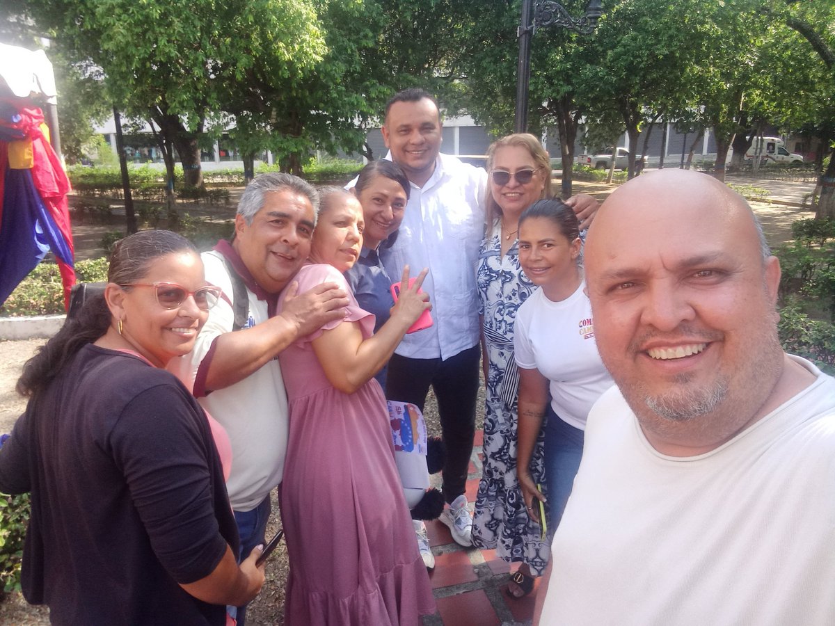 El #EsequiboEsVenezuela Hoy desde la #PlazaBolivarEnUreña en compañía de los camaradas <a href="/yoira_vargas/">Yoira Vargas</a> <a href="/AlcaldeUreJhonC/">Jhon Carrillo</a> y la militancia roja <a href="/NicolasMaduro/">Nicolás Maduro</a> <a href="/_LaAvanzadora/">Yelitze Santaella</a> <a href="/FreddyBernal/">Freddy Bernal</a> <a href="/Berzabethg1/">Berzabethgandicaoficial</a> <a href="/CDCETachira/">CDCE Táchira</a> @MPPEDUCACION Nosotros Venceremos <a href="/jorgepsuv/">jorge</a>