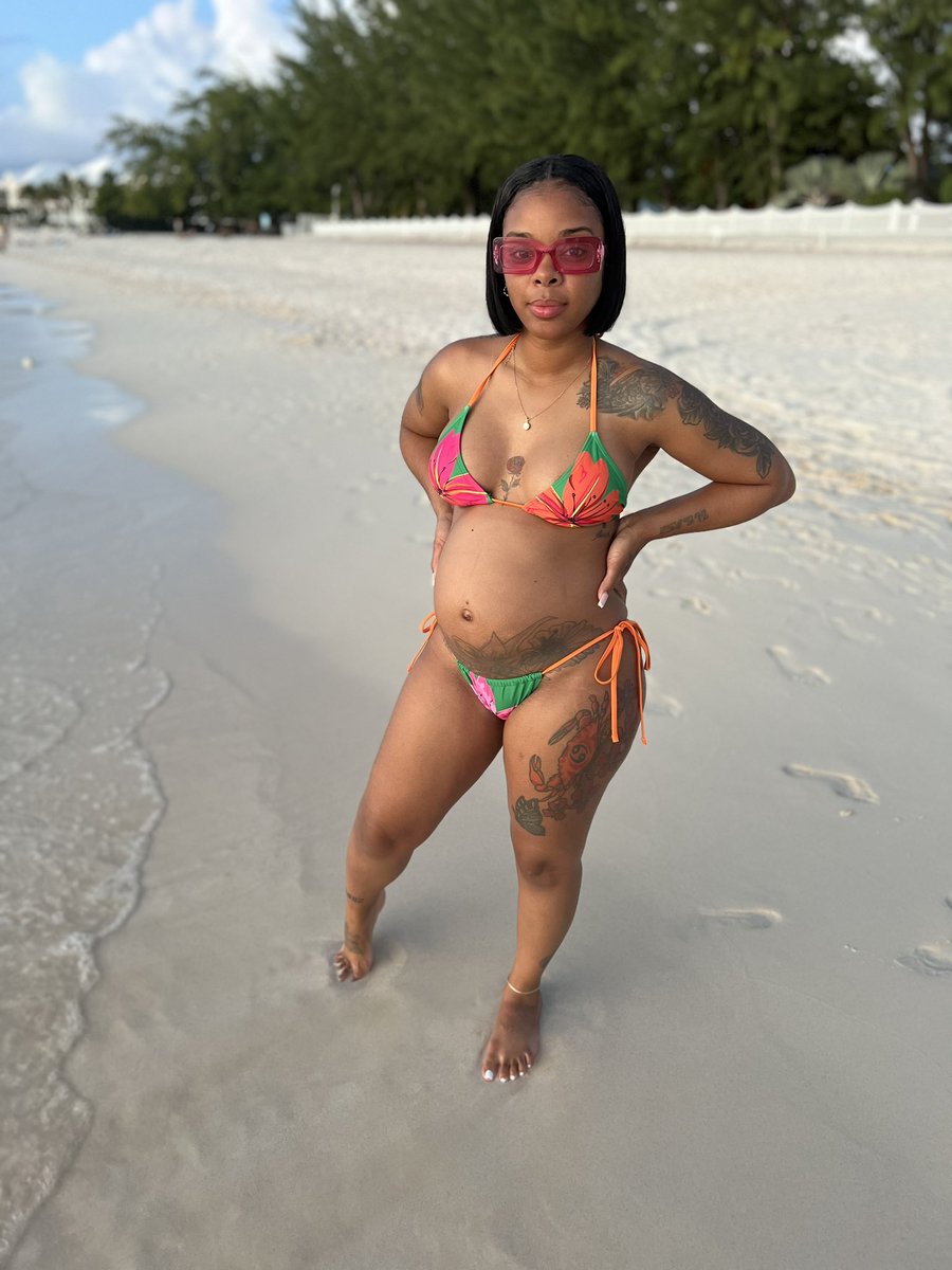 Mean_Ass_Tay's tweet photo. Baby Bumping 💙✈️🌴 https://t.co/ewHvcLGJQD