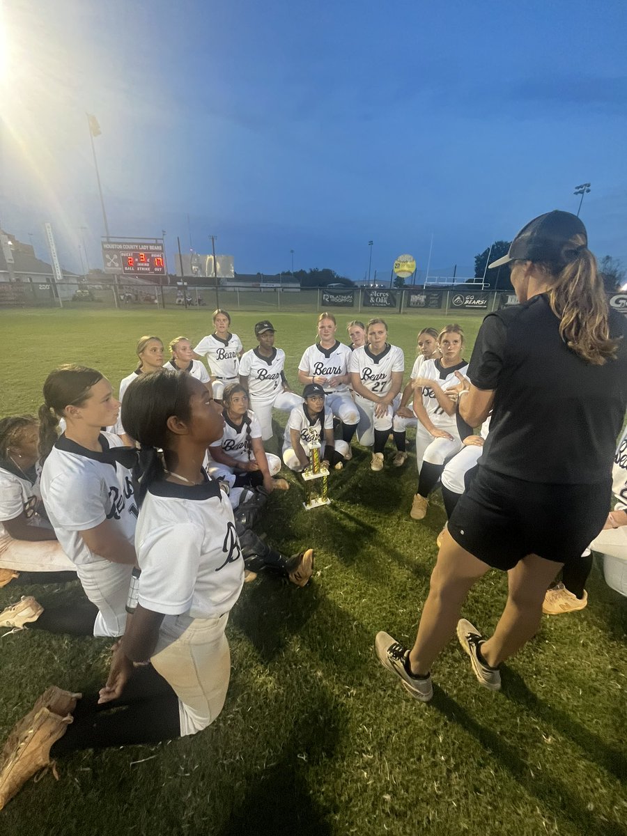 HocoAthletics's tweet photo. Regular season completed undefeated!  15-0 in region!  Region champs!  Time for second season! @hocojones @jbrettBEARDOWN @hchsbeardown @HoCoSoftball https://t.co/XIIlPzQbIN