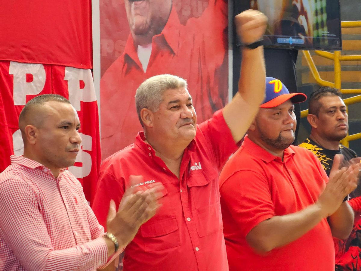 En acto realizado en el Domo “Bravos de Apure”, de Biruaca, nos encontramos con las estructuras de vanguardia del ⁦@PartidoPSUV⁩ y abandéranos a las UBCH de ese municipio apureño. Gran entusiasmo y moral combativa signaron este encuentro ⁦@NicolasMaduro⁩